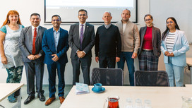 Návštěva indického velvyslance na katedře biofyziky